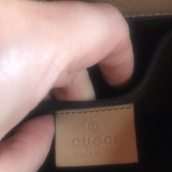 Authentic Gucci leather bag. Beige with gold hardware. - Picture 7 of 17